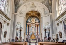 Uitvaart van Oud-Bisschop Harrie Smeets Live te volgen