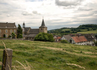 In Mauritiuskerk tijdens mis van 10.00 uur: Harpiste Pauline Nieuwenhuijs zondag 1 februari in Schin op Geul