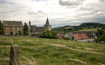 In Mauritiuskerk tijdens mis van 10.00 uur: Harpiste Pauline Nieuwenhuijs zondag 1 februari in Schin op Geul