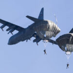 Parachutesprong Van Helvert als eerbetoon aan helden van 1944