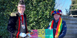 Verkoop ‘krachtige’ sjaals van Vastelaovend bracht bijna 2.700 euro voor Goede Doelen op