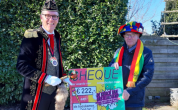 Verkoop ‘krachtige’ sjaals van Vastelaovend bracht bijna 2.700 euro voor Goede Doelen op