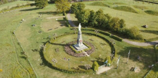 Opknapbeurt voor Rommelig Plantsoen rond Mariabeeld op Gulperberg door Gemeente Gulpen-Wittem