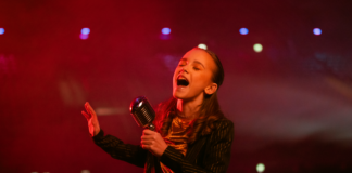 Daar staat ze dan: Emma Kok in Concert