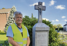 Herdenkingskruis in Holset door Paul May gerestaureerd