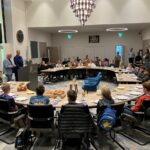 Basisschoolkinderen vragen samen met bakkerij, burgemeester & wethouder aandacht voor gezond ontbijt