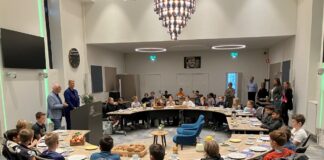 Basisschoolkinderen vragen samen met bakkerij, burgemeester & wethouder aandacht voor gezond ontbijt