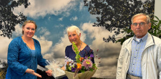 Overhandiging eerste steen voormalig VVV Kantoor