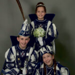 Prins Giel I, prinses Evi en hofnar Teuntje regeren over het Kling Puime rijk