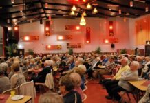 In gemeenschapshuis ‘t Wouves: Ransdaals Amateur Toneel speelt 5 keer klucht ‘Vinstergesjravel’