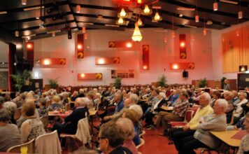 In gemeenschapshuis ‘t Wouves: Ransdaals Amateur Toneel speelt 5 keer klucht ‘Vinstergesjravel’