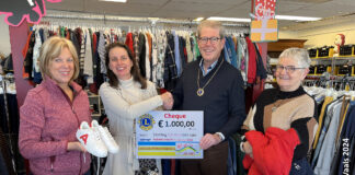 Actie op Hubertusmarkt succesvol: Mooie opbrengst wafelverkoop aan Stichting Elk Kind Telt mee overhandigd