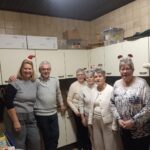 Burgemeester steekt handen uit de mouwen bij kerstbanket Ouderenvereniging Wahl-/Nijswiller