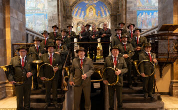 Rolduc viert feest van de Heilige Hubertusmet muzikale traditie en zegening Hubertusbrood